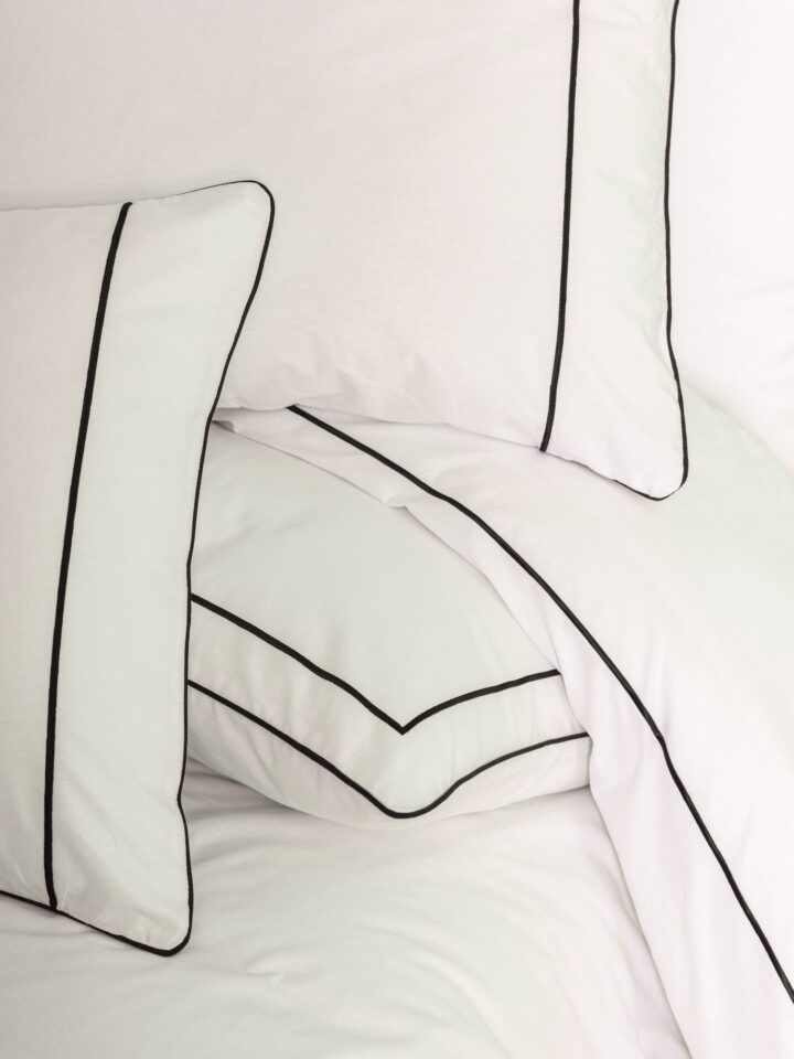 Mahur - White Black