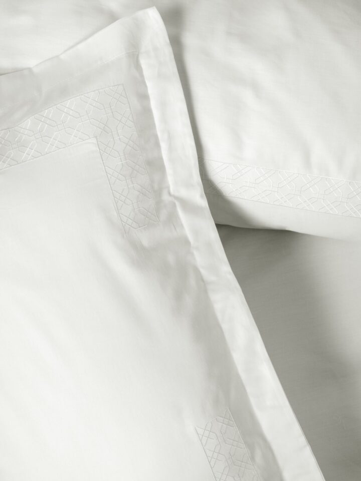 Galant - White